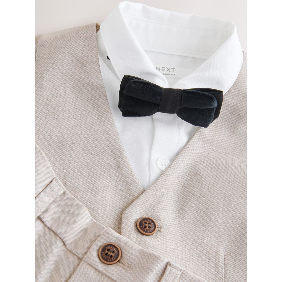 Chemise, gilet, short et nœud papillon naturel, NEXT