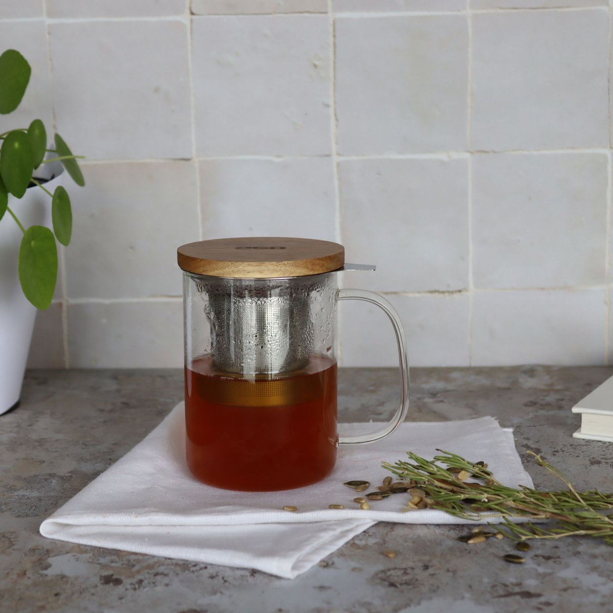 Tisanière en verre et couvercle en bois d'acacia 450ml, GUSTAVE blanc, OGO LIVING