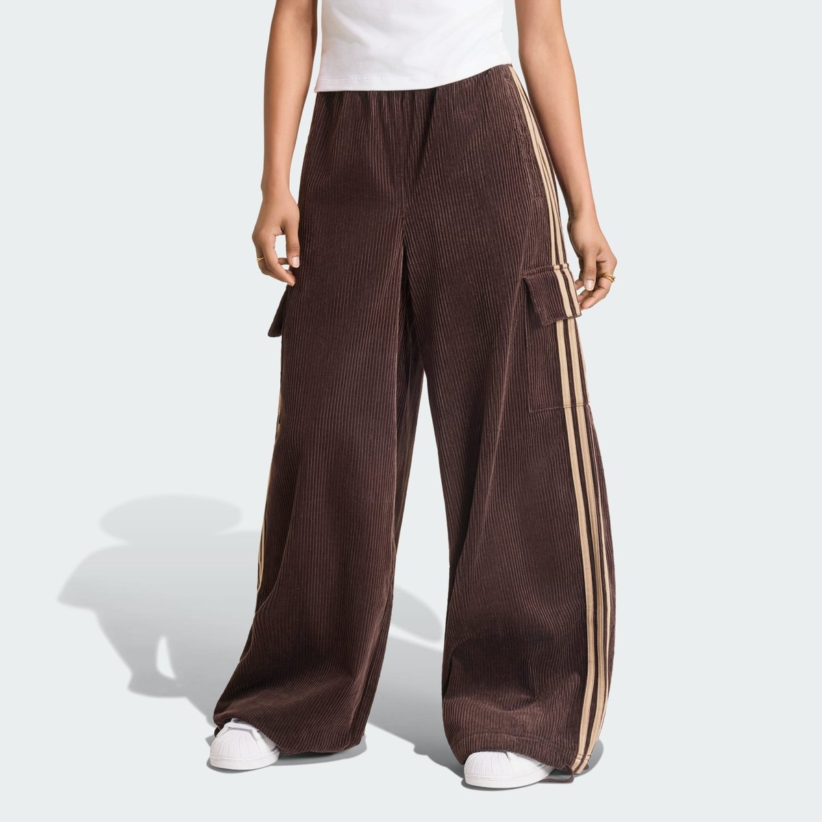 Pantalon Cargo Velours Côtelé 3 Bandes Pantalon Cargo Velours Côtelé 3 Bandes aurora coffee / khaki six, adidas Originals
