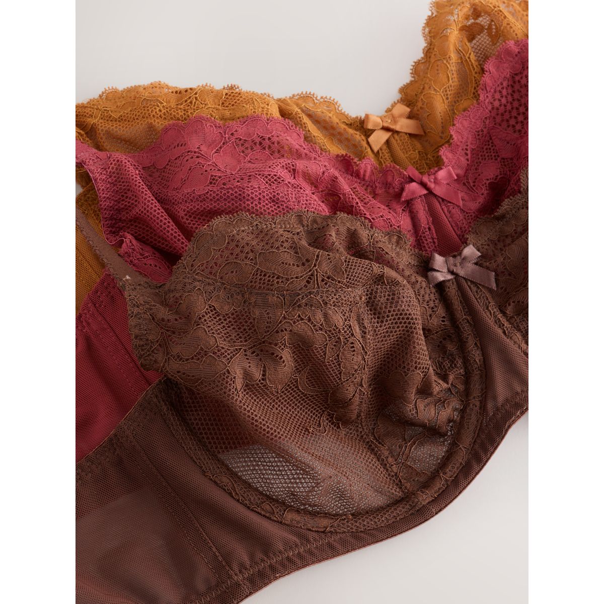 Soutien-gorge en dentelle, lot de 3 rouge bordeaux/chocolat/jaune, NEXT