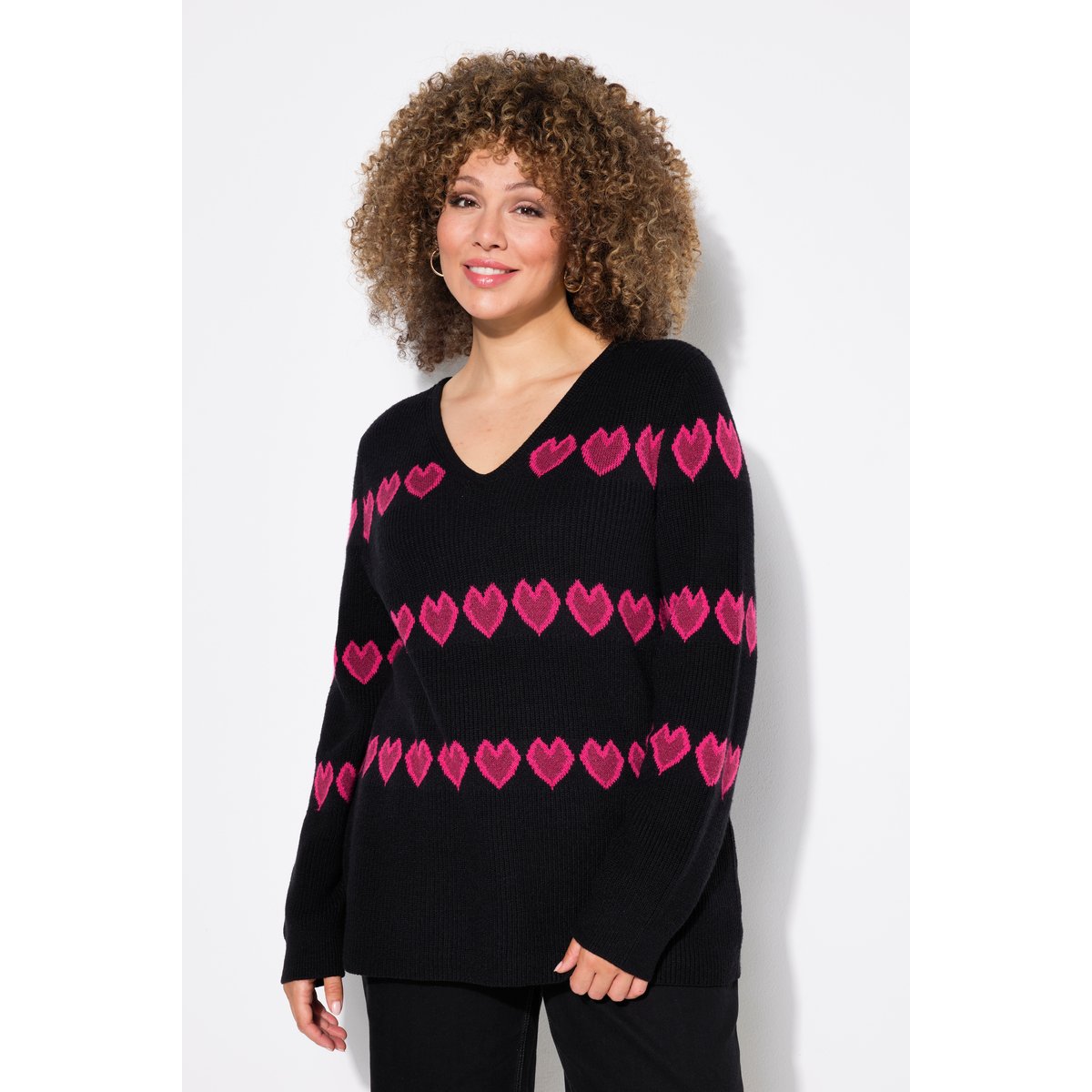 Pull avec cœurs, col en V et manches longues noir, ULLA POPKEN