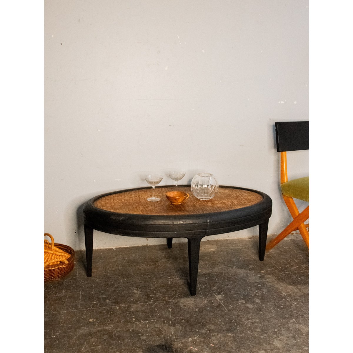 Table basse ovale en bois Léonie N°400 - Bon état noir, DEBONGOUT