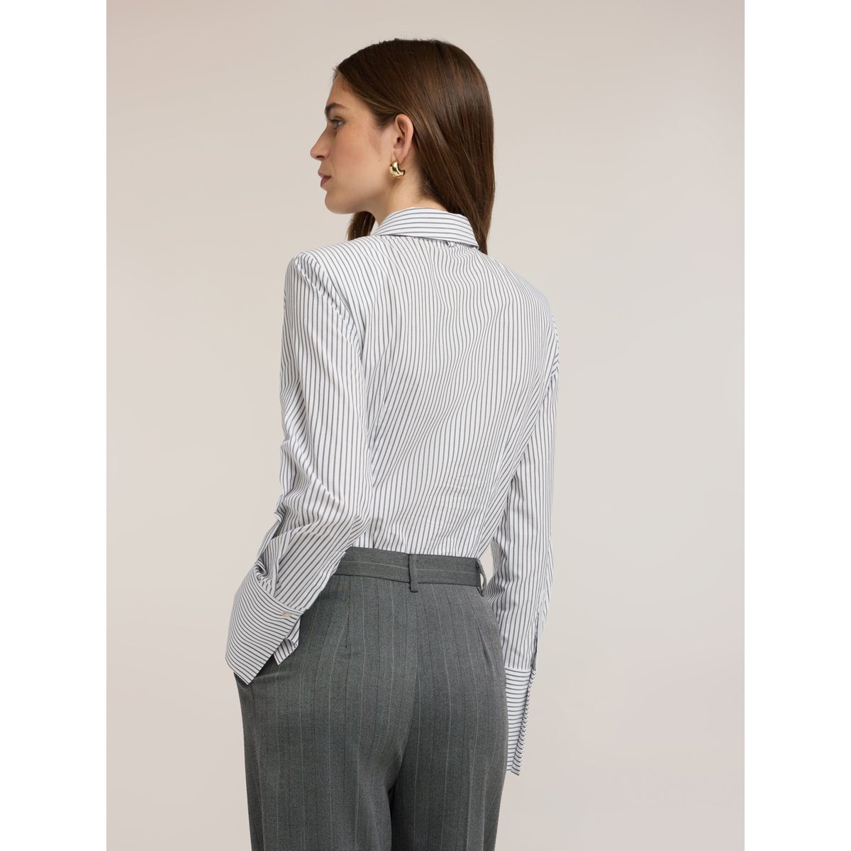Chemise à rayures avec nœud papillon blanc, MOTIVI