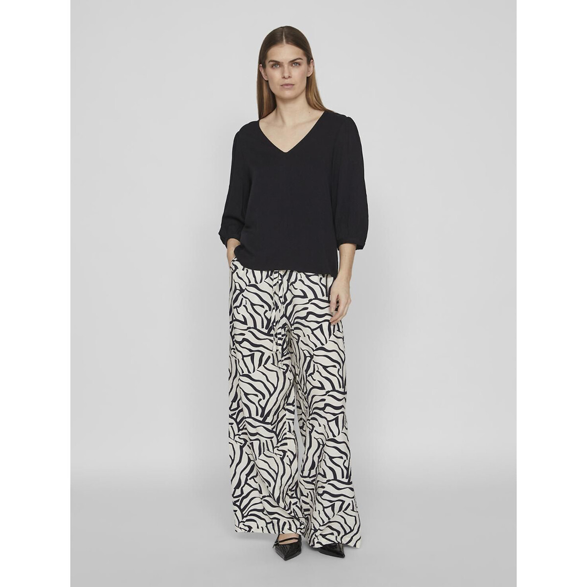 Blouse col V, dos en dentelle bleu, VILA