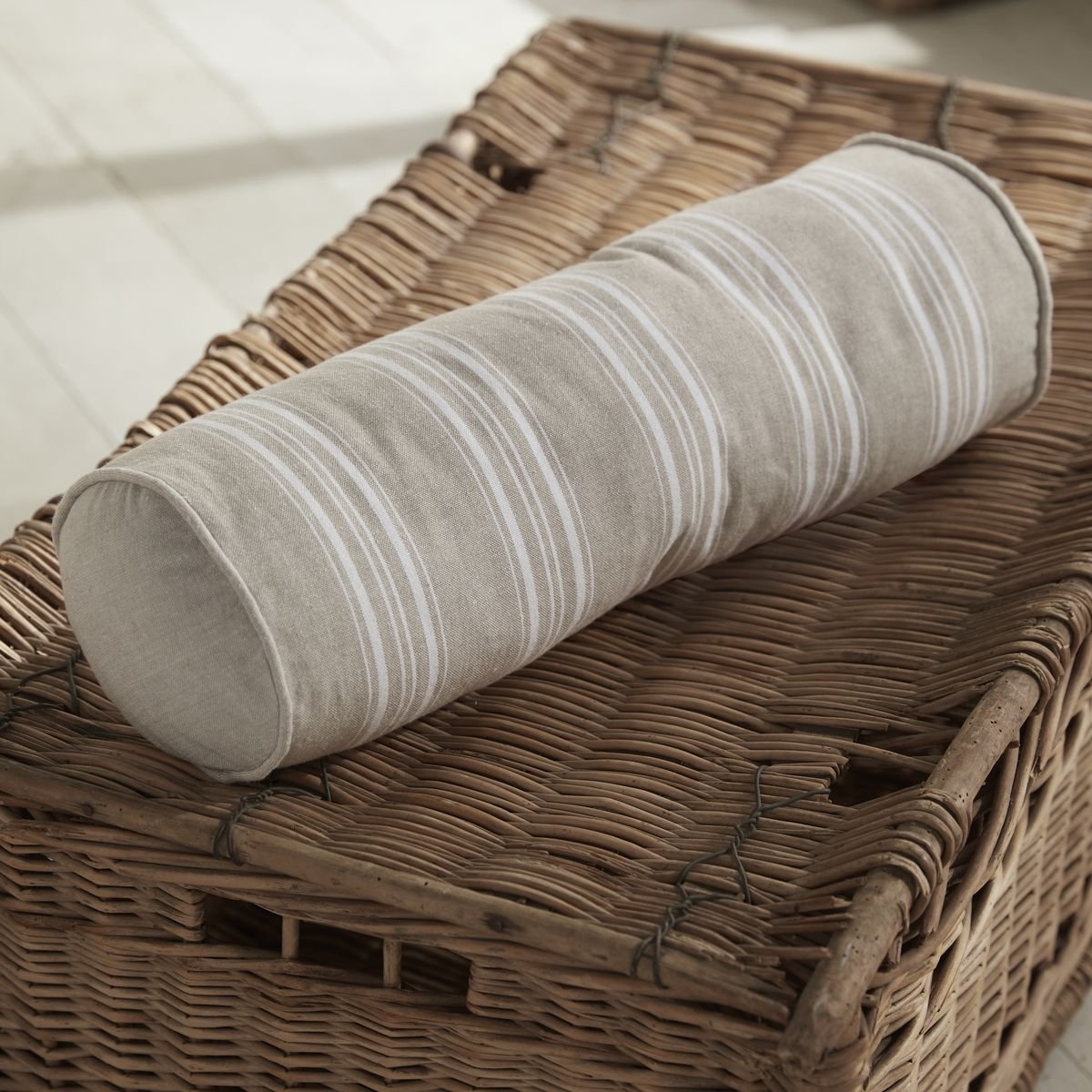 Coussin polochon imprimé rayures coton CHARME beige, TODAY