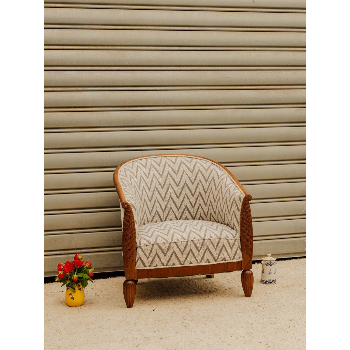Fauteuil en tissu blanc à motifs Ernest N°1645 - Bon état blanc, DEBONGOUT