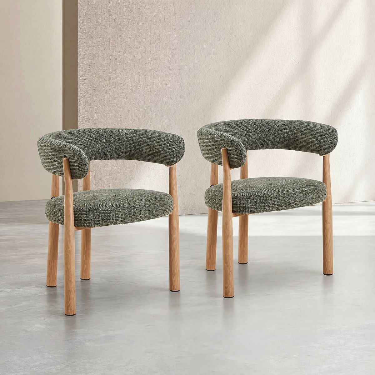 Lot de 2 chaises en tissu et métal finition chêne avec accoudoirs BRYNE vert, HABITAT