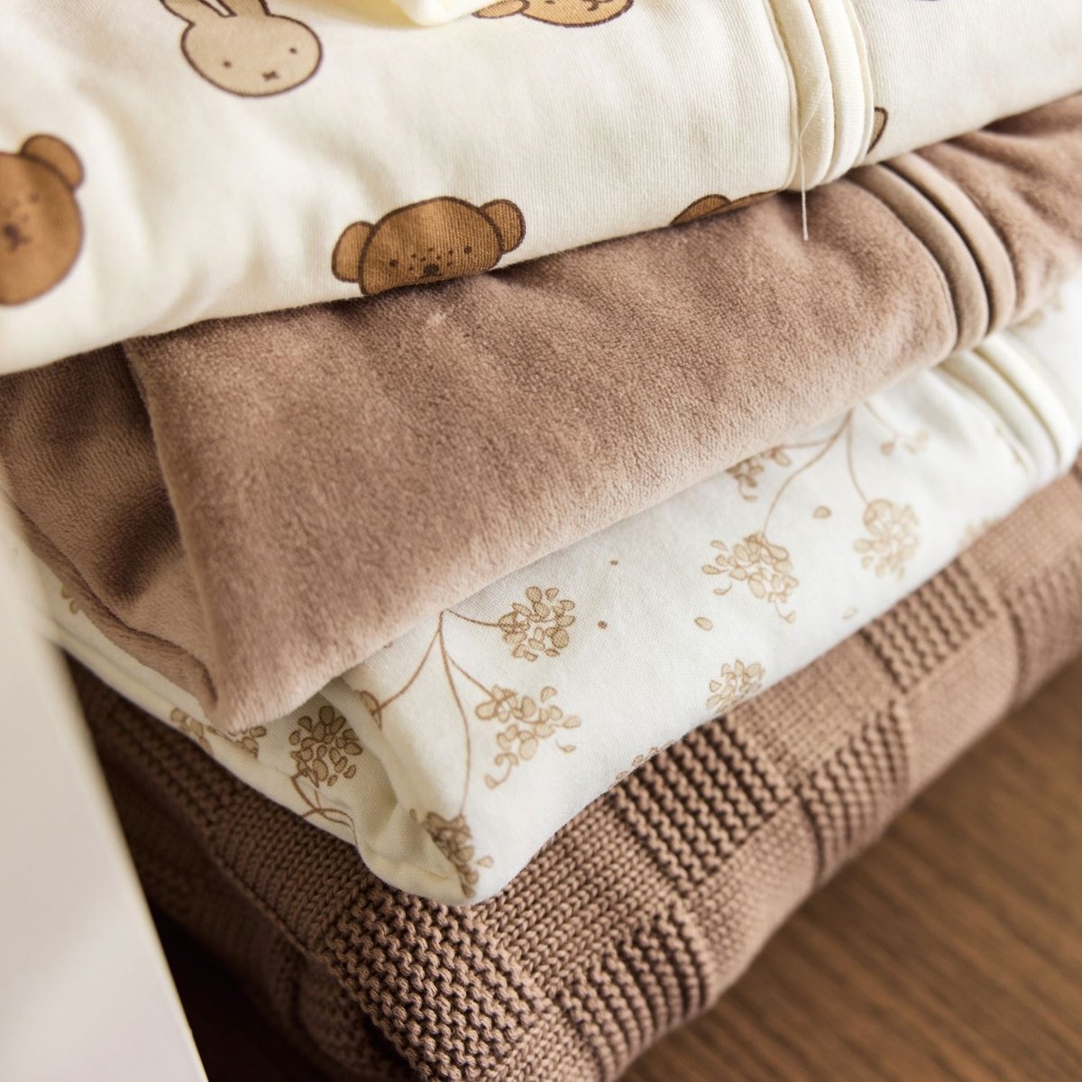 Couverture en tricot marron, JOLLEIN