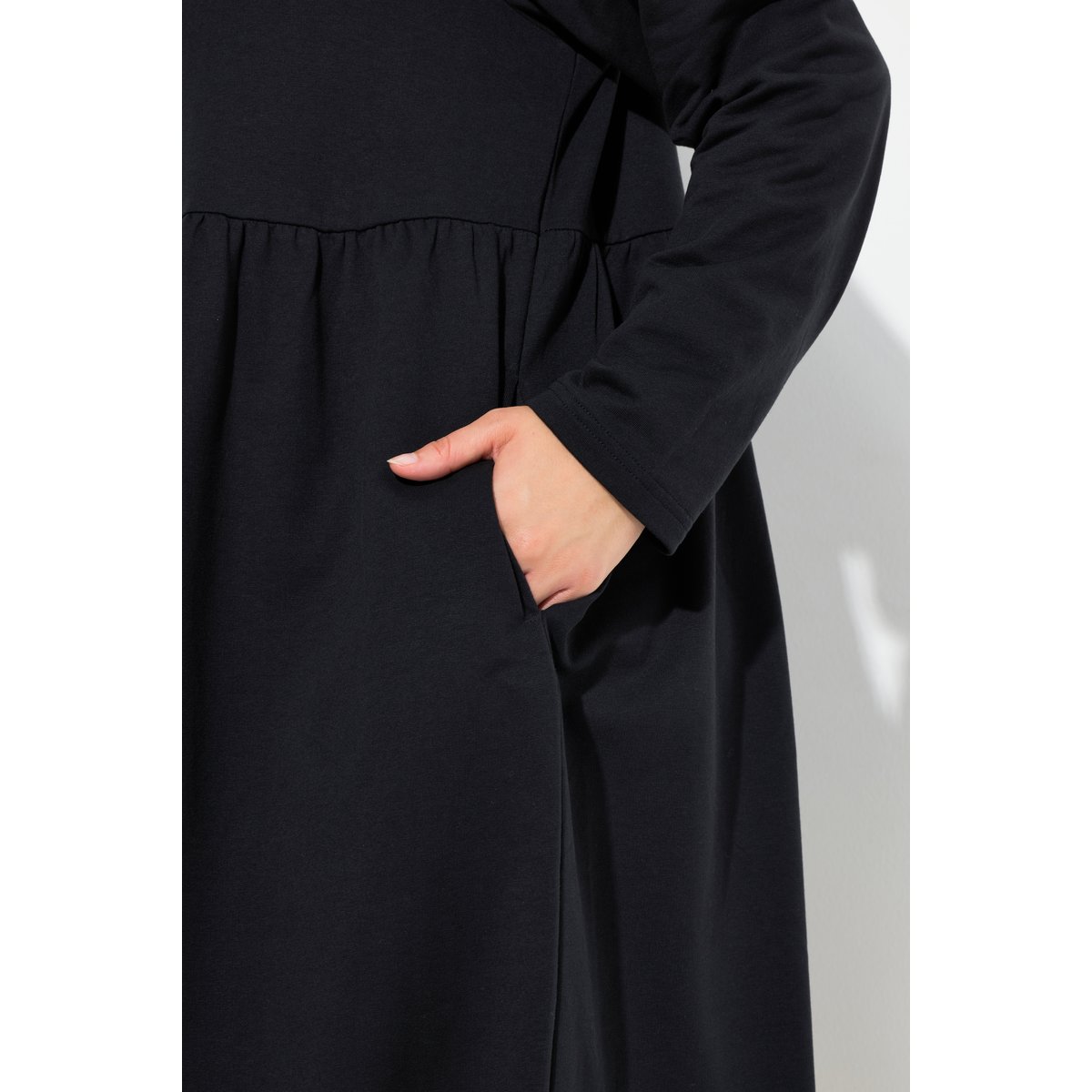 Robe en jersey. Capuche avec rubans noir, ULLA POPKEN