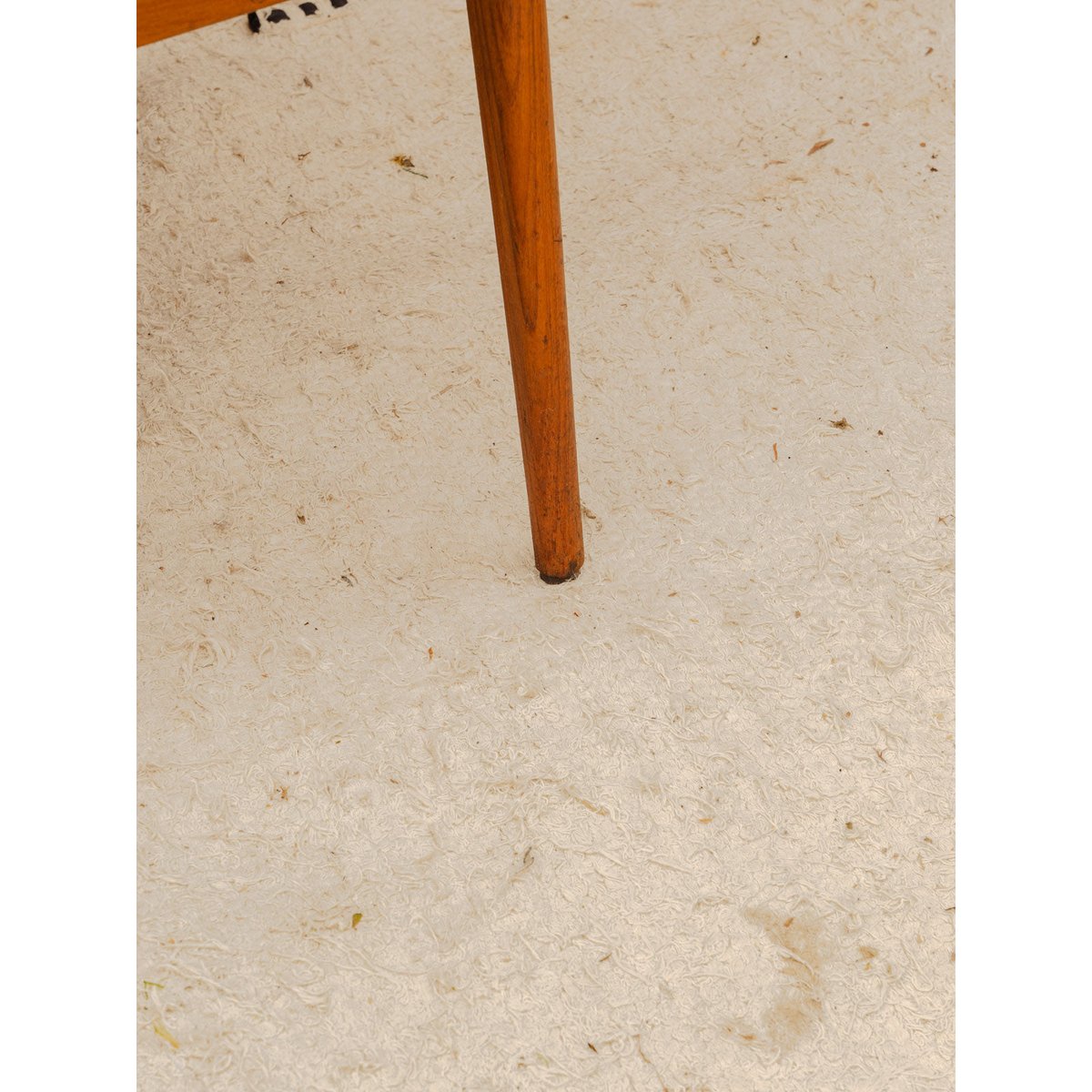 Lot de 4 chaises en bois et tissu Alma N°2077 - Bon état bois foncé, DEBONGOUT