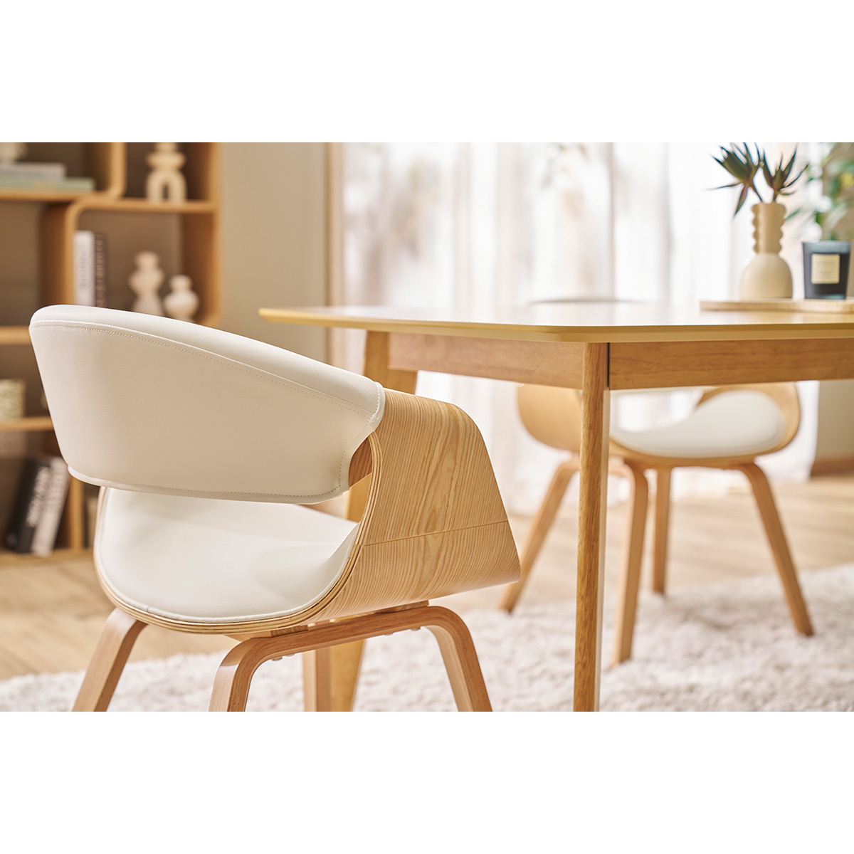 Chaise design pieds bois ARAMIS blanc, MILIBOO