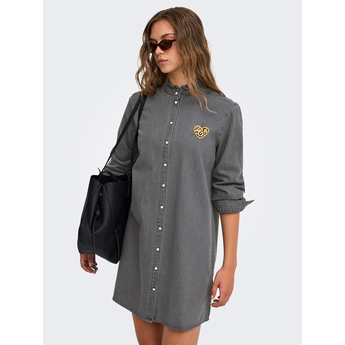 Abito in denim con collo alla coreana, piccolo cuore sul petto grigio, ONLY