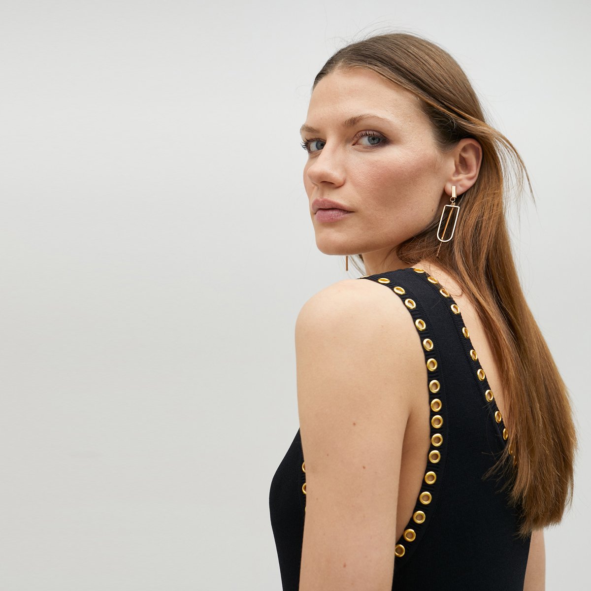 Robe longue moulantes avec œillets métalliques décoratifs noir, LOLA CASADEMUNT