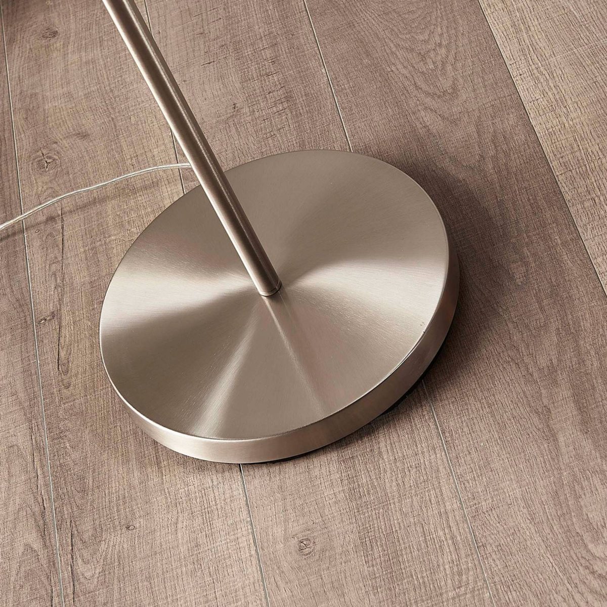 Lampadaire en textile jeunes, Parsa blanc, nickel satiné, LINDBY