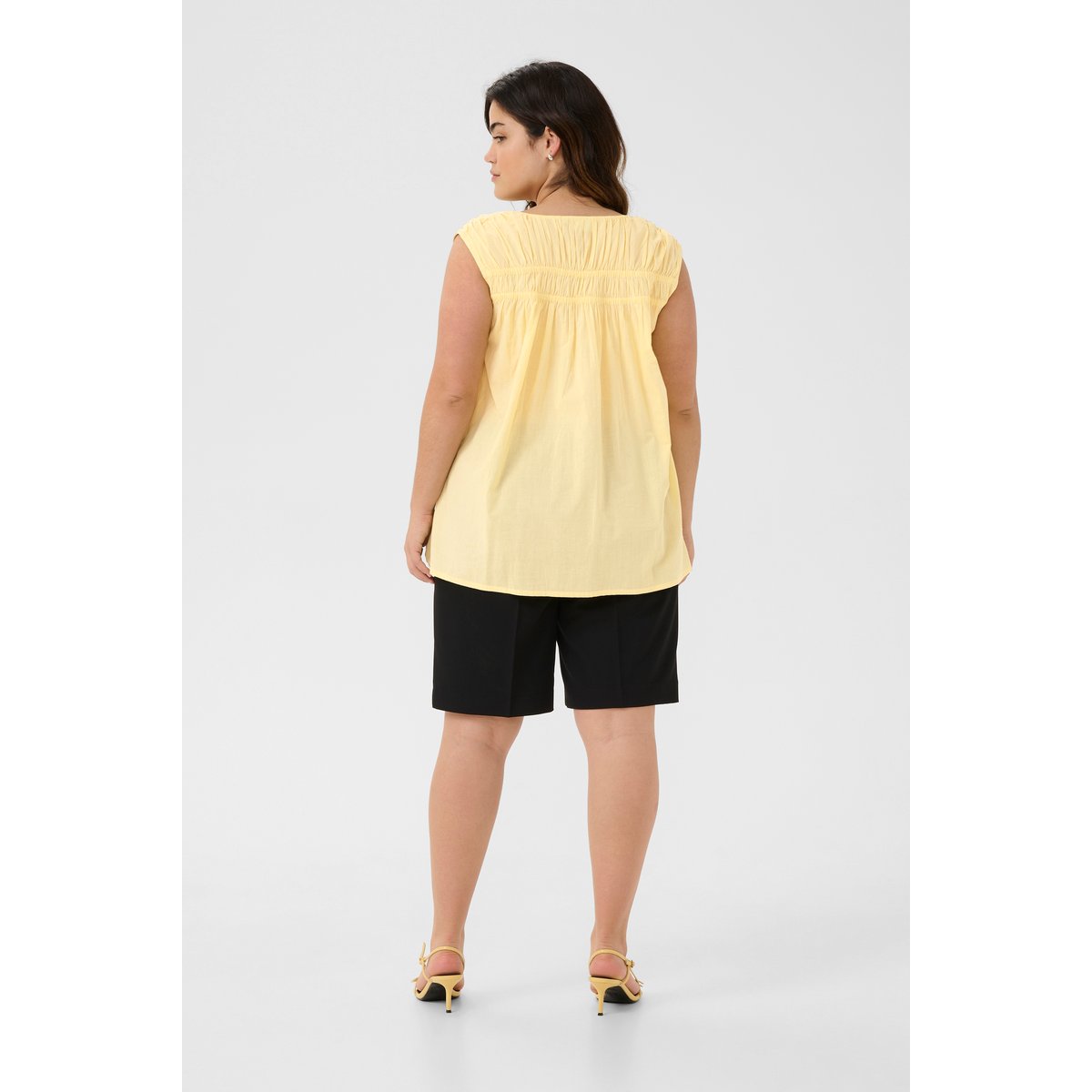 Sleeveless blouse jaune straw, KAFFE CURVE