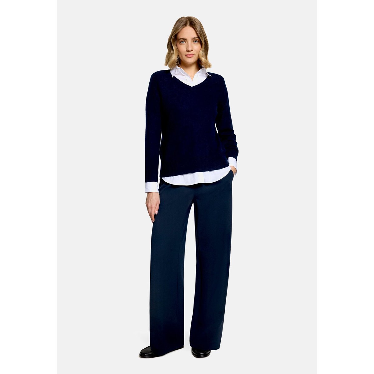 Pull en cachemire à encolure en v dark sky, BETTY BARCLAY