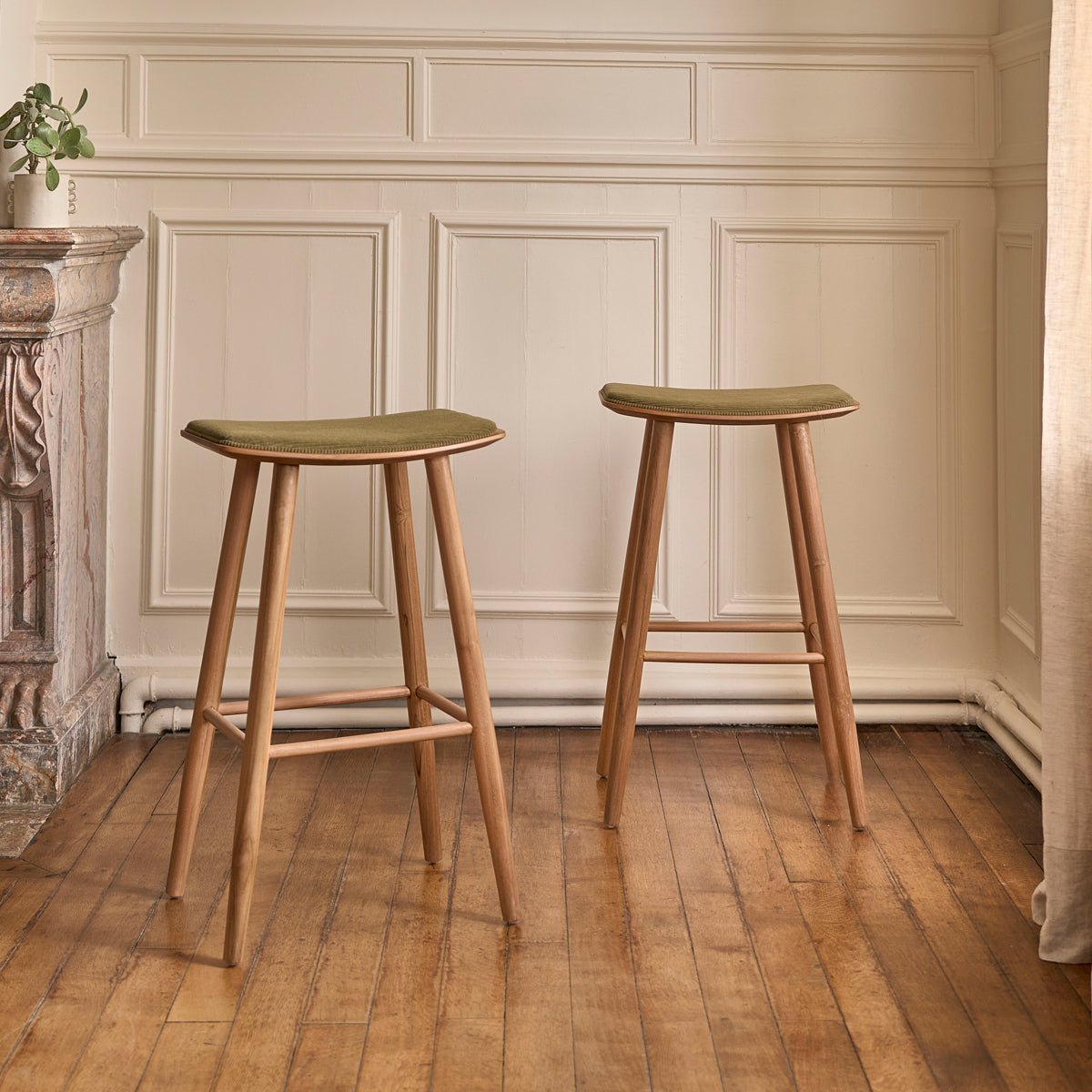 Lot de 2 tabourets de bar en teck massif et velours côtelé  AMBRE kaki, BERAH GETAH