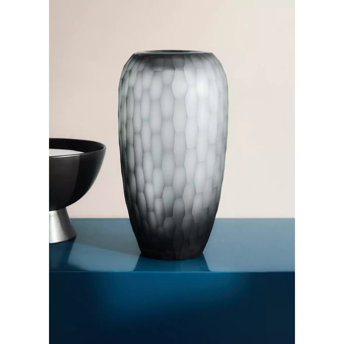 Vase en verre taillé noir, MANGO HOME
