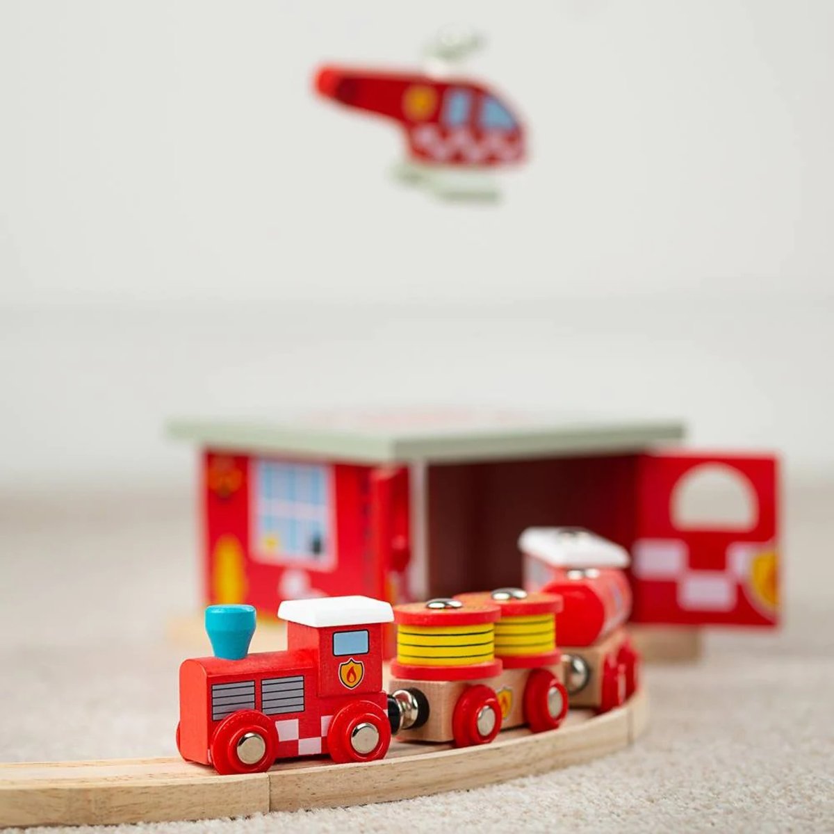 Train en bois Secours Incendie rouge, BIGJIGS
