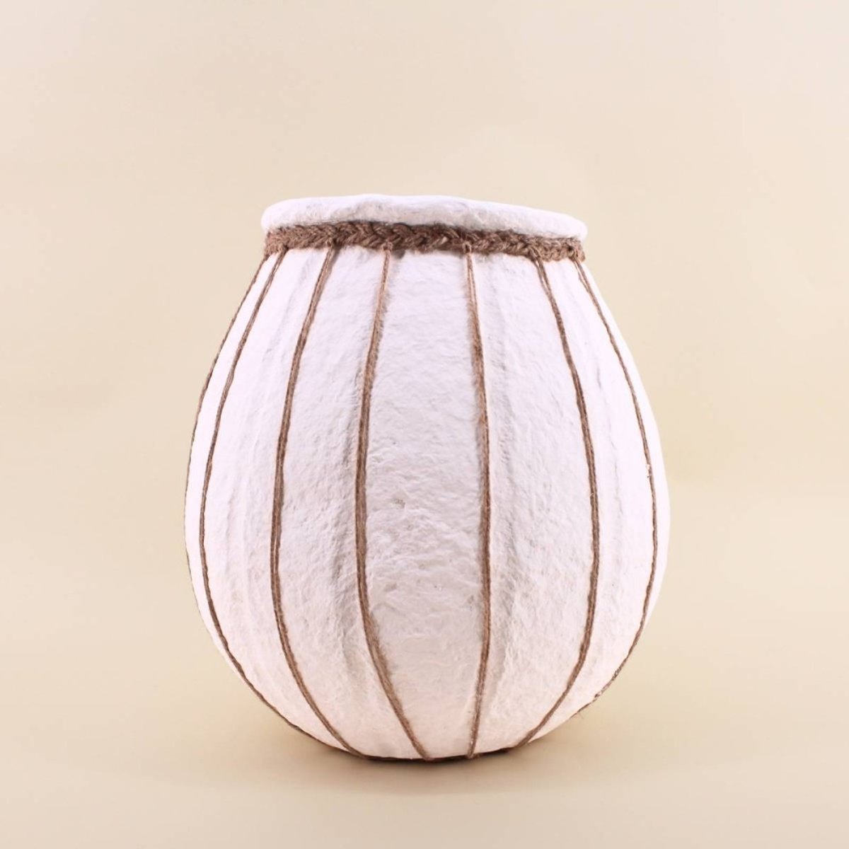 Vase en papier maché détails en jute, H35cm blanc, ORNAMI