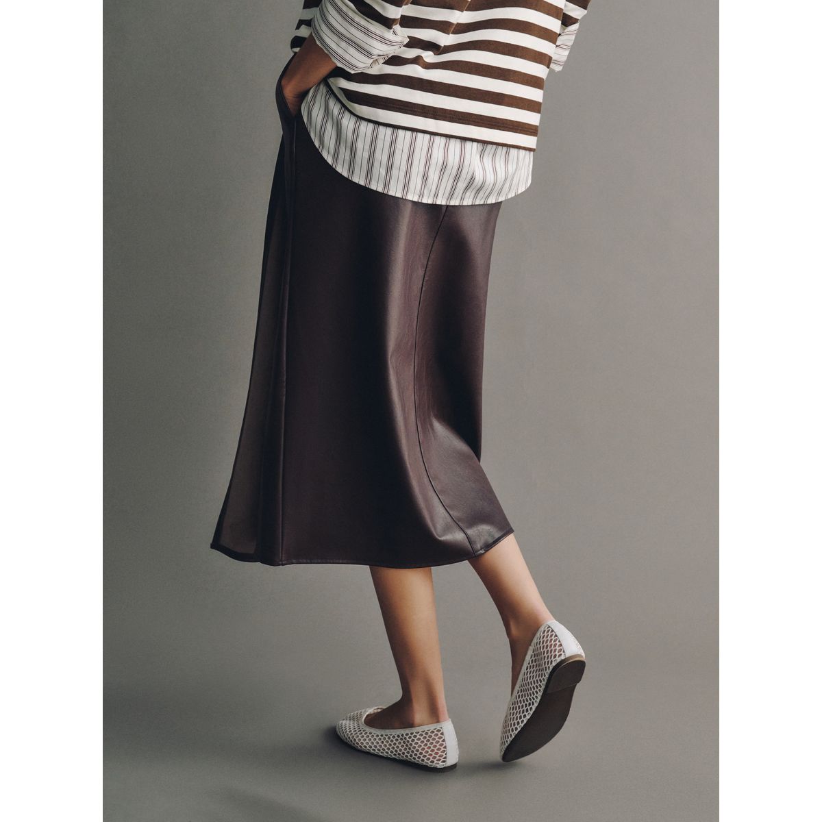 Jupe kilt mi-longue en similicuir marron chocolat, NEXT