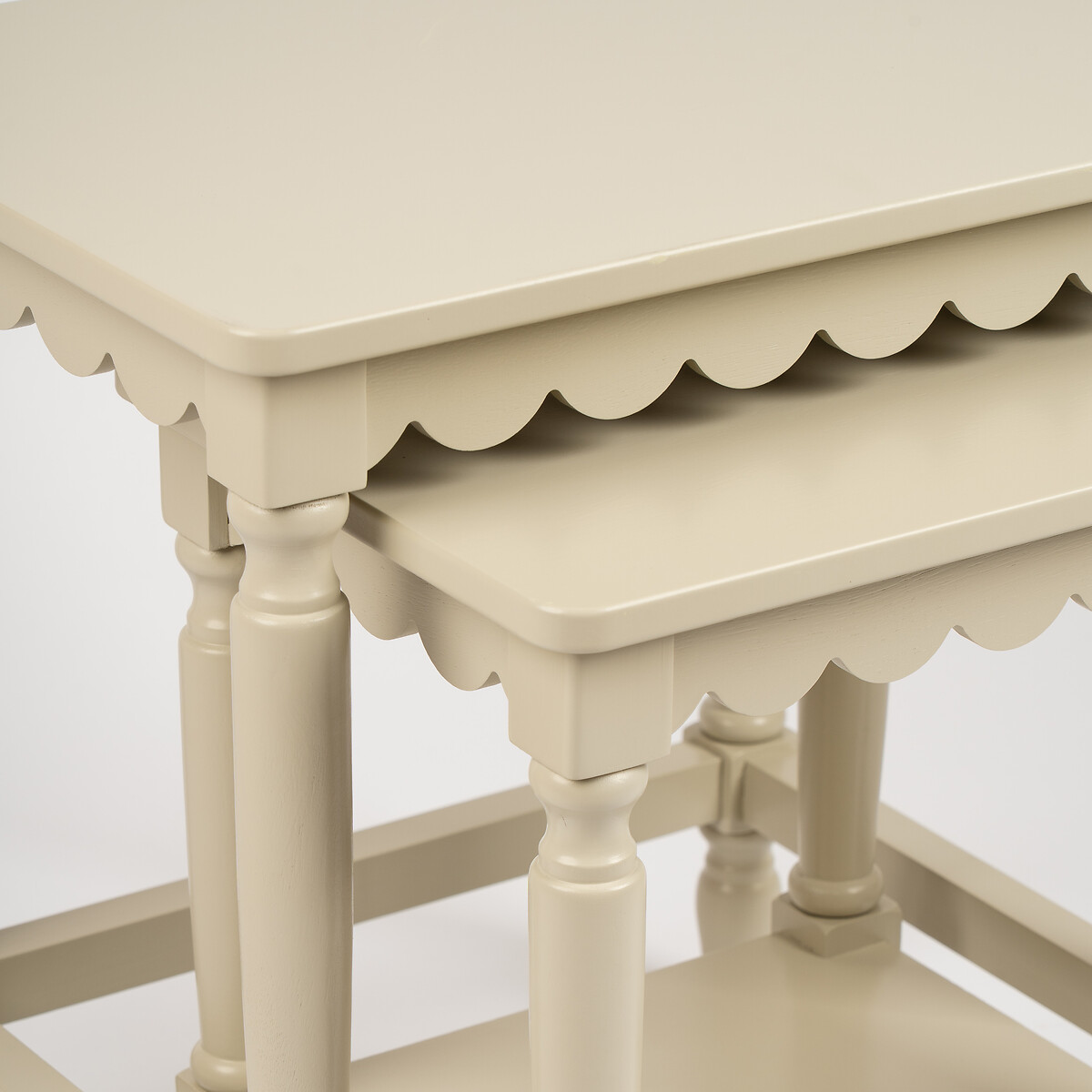 Set Of 2 Elms Scalloped Edge Nesting Tables raw linen, SO'HOME