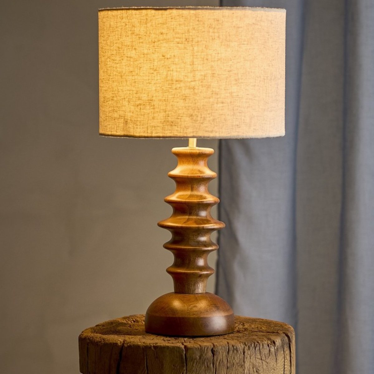 Lampe de table manguier sculpté ELINORA bois foncé, BLOOMINGVILLE