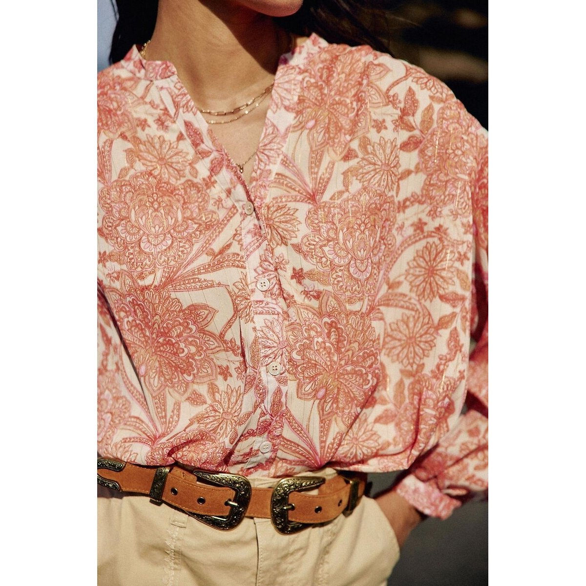 Bolie Floral V-Neck Blouse in Loose Fit floral print, LA PETITE ETOILE