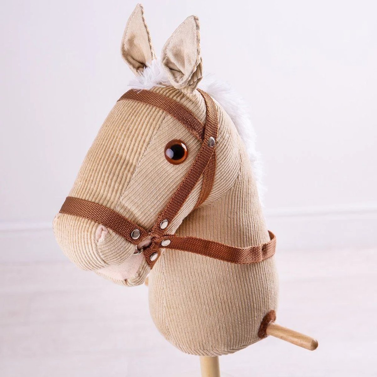 Cheval bâton en bois et velours côtelé marron, BIGJIGS