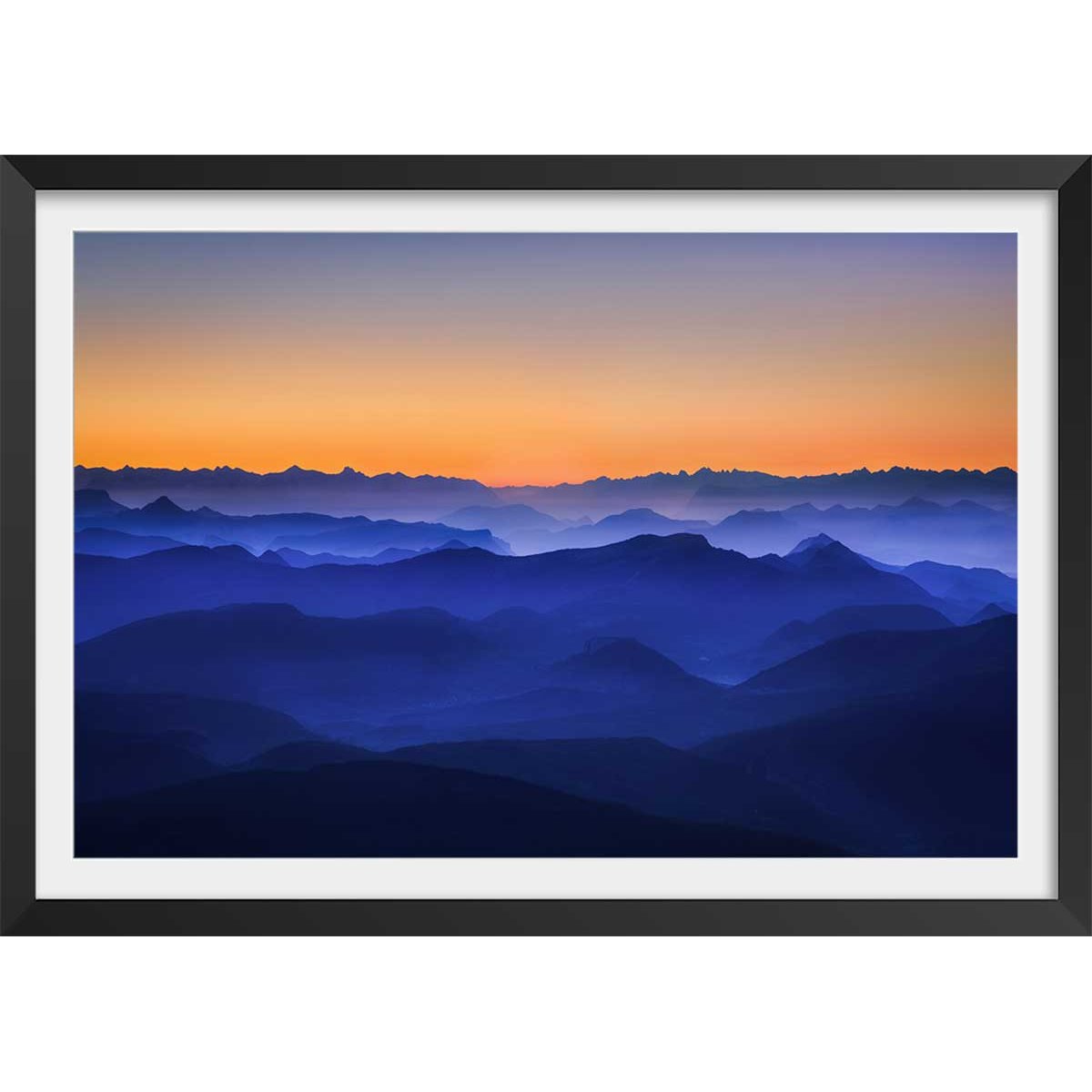 Affiche Mystique montagne affiche + cadre en bois - noir, HEXOA