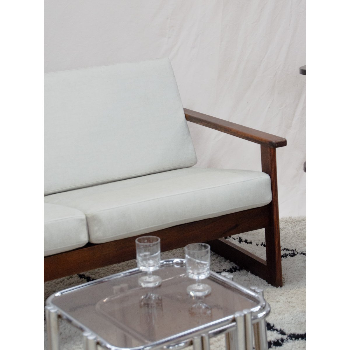 Banquette en pin et en tissu Clara N°157 - Bon état bois foncé, DEBONGOUT