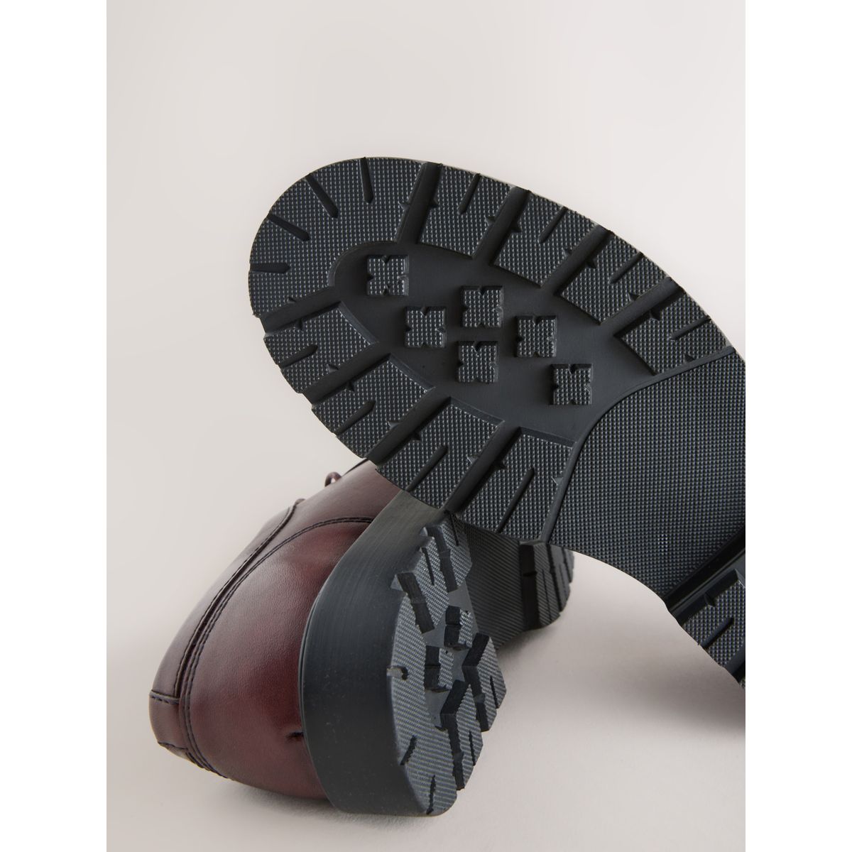 Chaussures à lacets avec plastron en cuir rouge bordeaux, NEXT