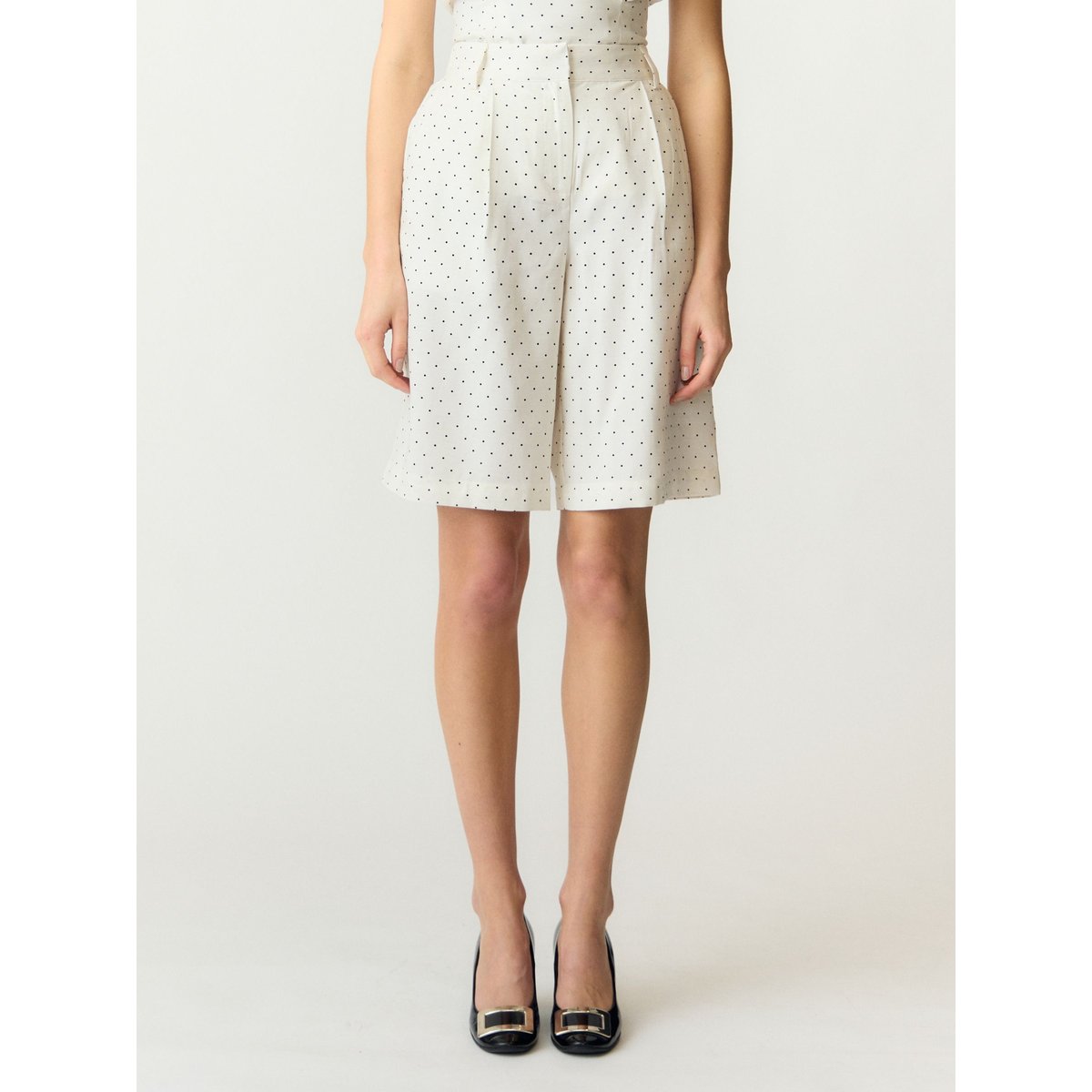 Short star white, YAS
