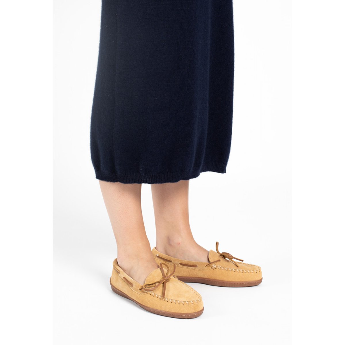 Mocassins en cuir suede fourrés en laine PILE LINE HARDSOLE marron clair, MINNETONKA