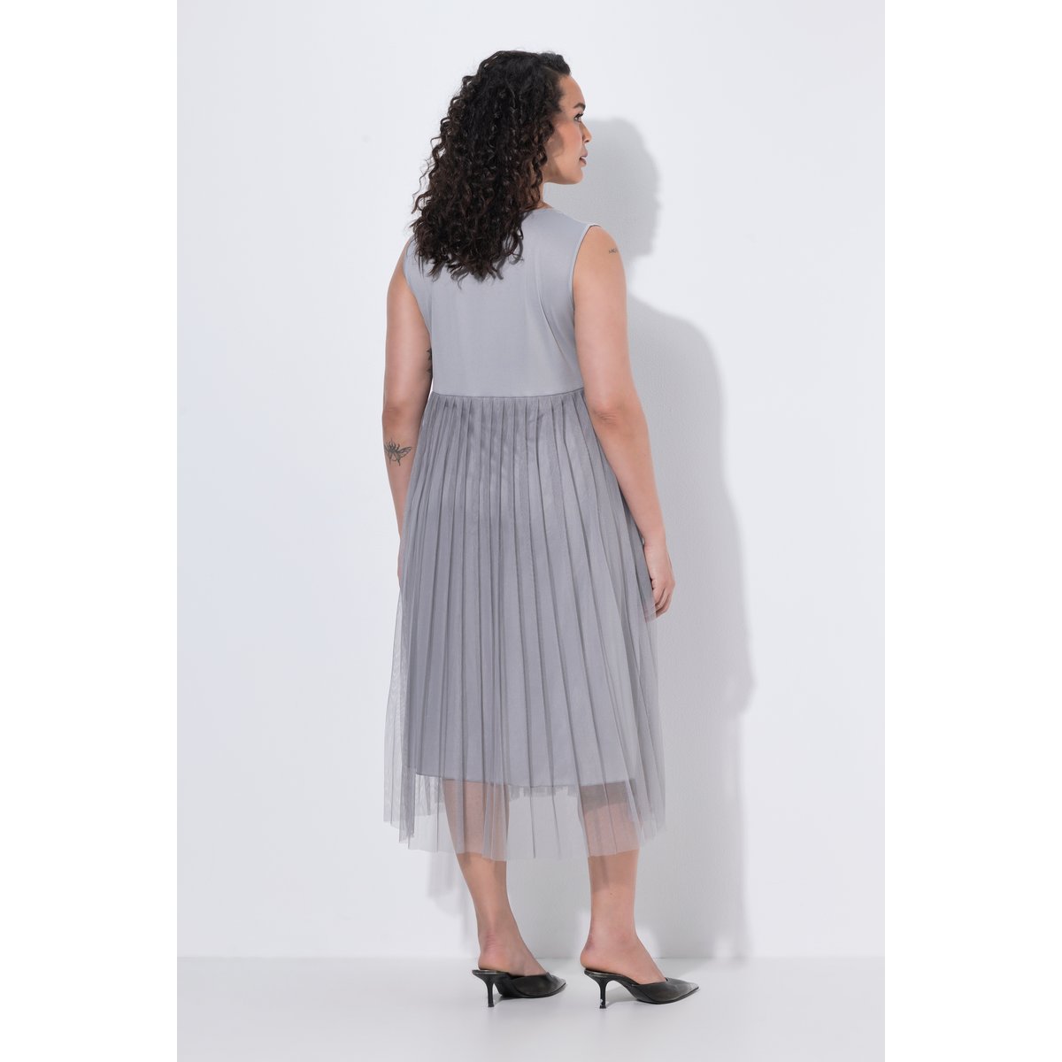 Robe midi, jupe plissée et décolleté rond gris pierre, ULLA POPKEN
