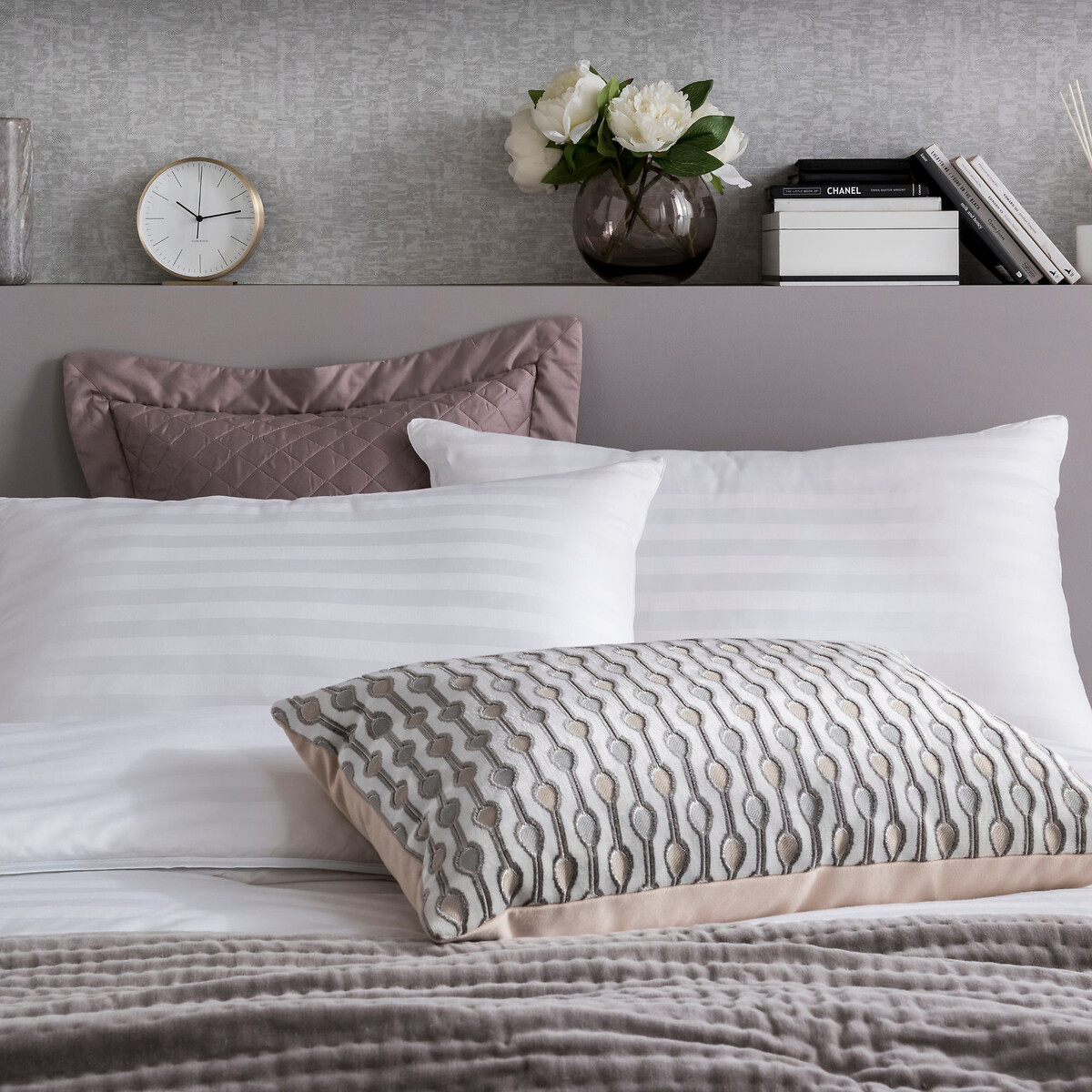 Boutique Silk Blend Medium Firm Support Pillow white, THE FINE BEDDING COMPANY