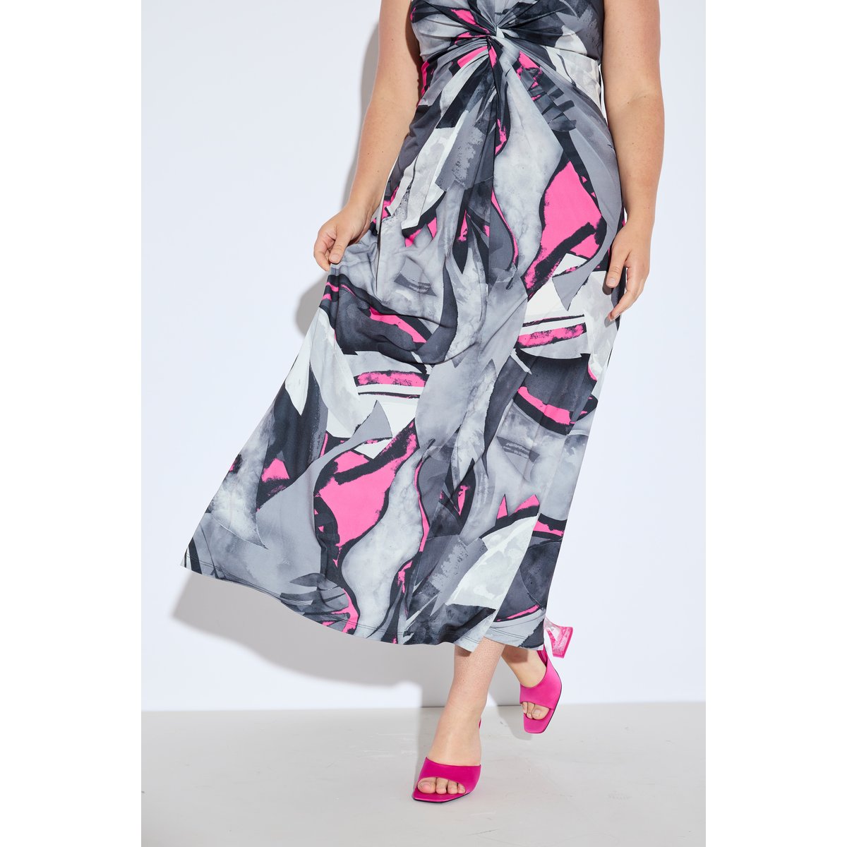 Robe maxi en jersey. Motif intégral et drapé noir, ULLA POPKEN