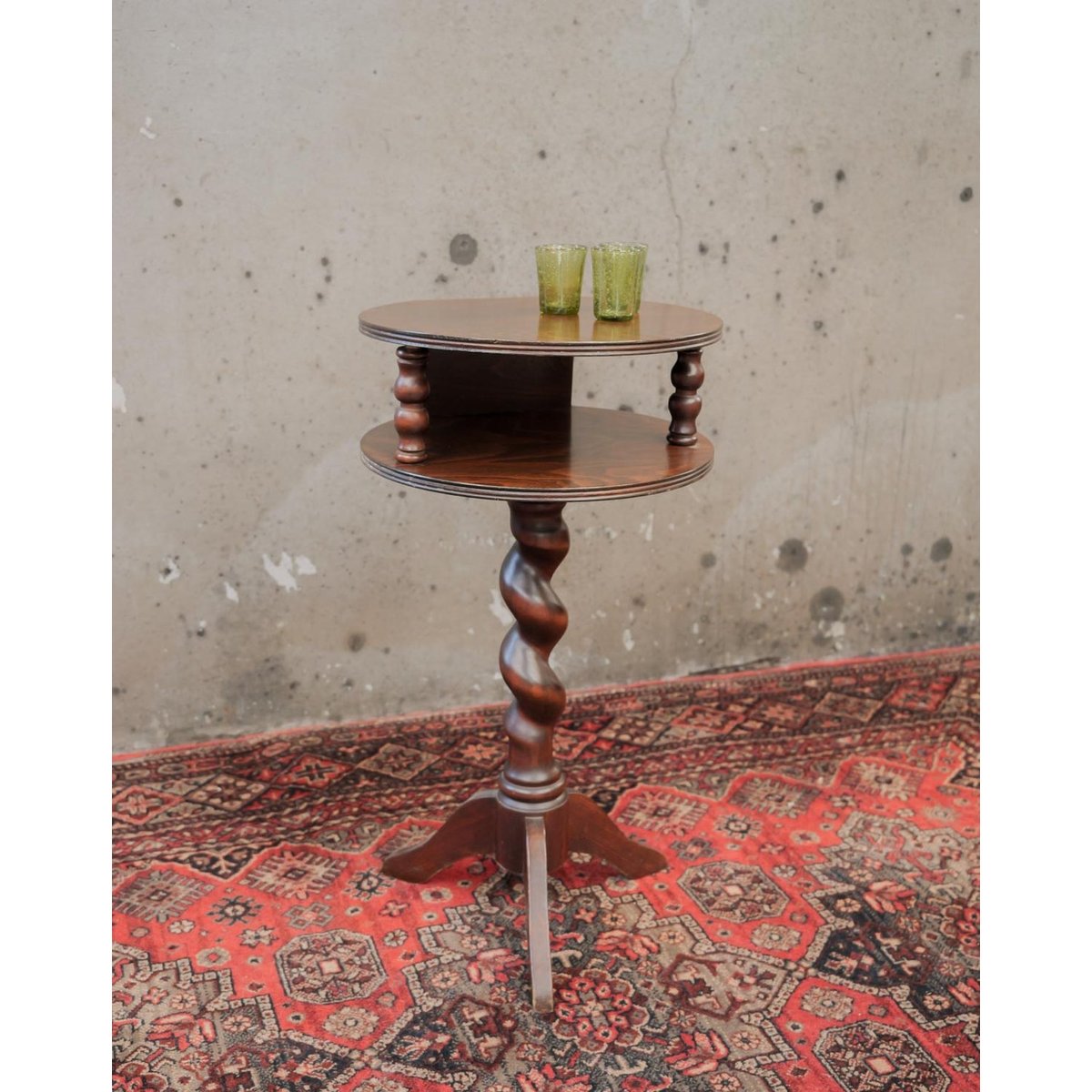Guéridon aux deux tablettes Alfred N°220 - Bon état bois foncé, DEBONGOUT