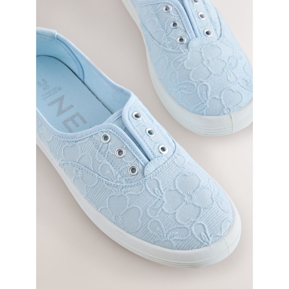 Baskets sans lacets en toile bleu clair, NEXT