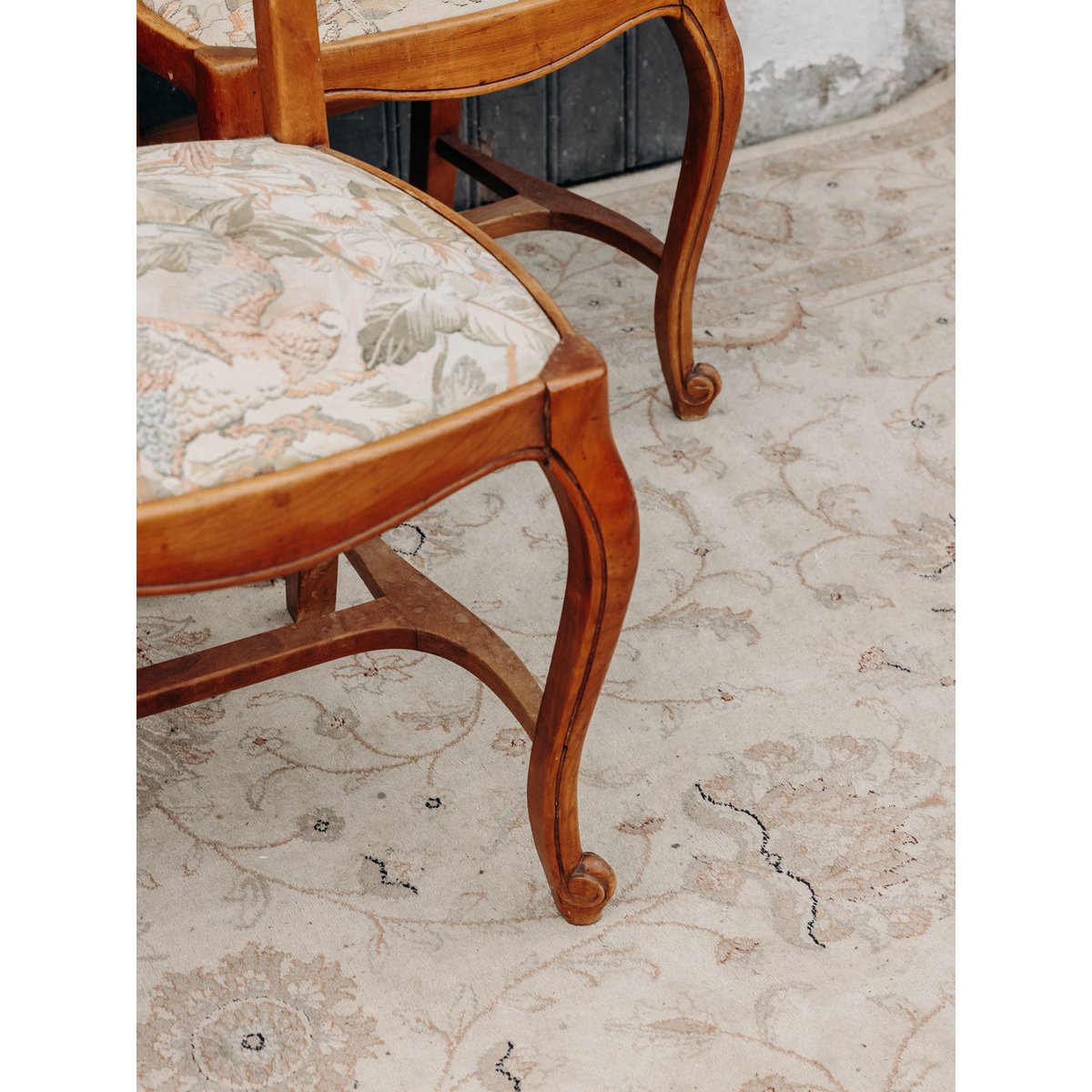 Lot de 4 chaises en bois Claude N°847 - Bon état bois foncé, DEBONGOUT