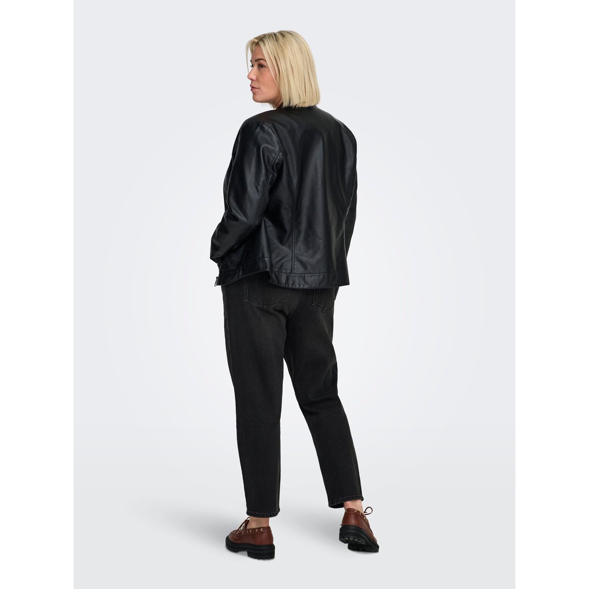 Jean Coupe Droite washed black, ONLY CARMAKOMA
