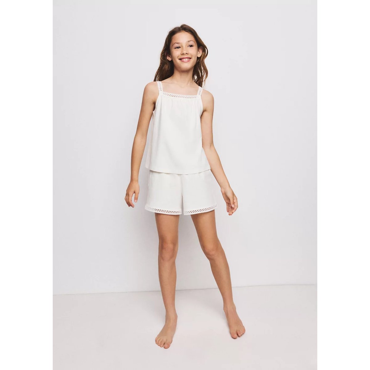 Pyjama court détails ajourés blanc cassé, MANGO KIDS