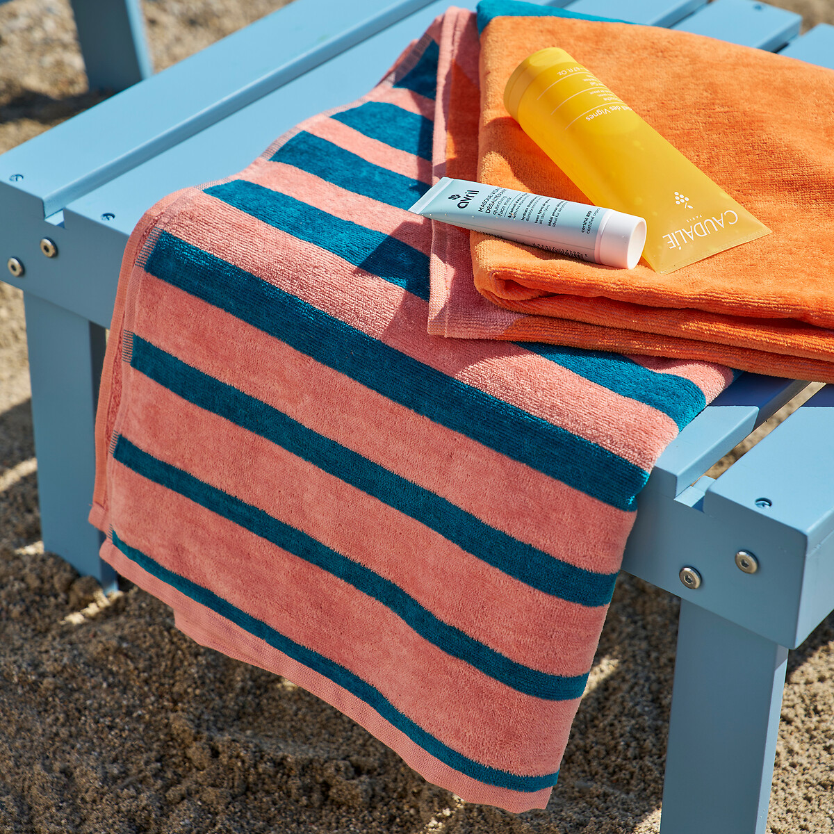 Serviette de plage, en éponge velours 420 g, LISTRADO bleu/orange/rose, LA REDOUTE INTERIEURS