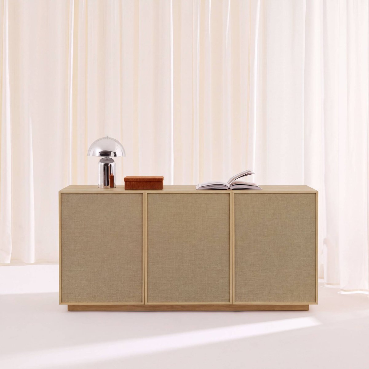 Buffet décor bois et tissu 3 portes 160cm KUBA naturel, SWEEEK