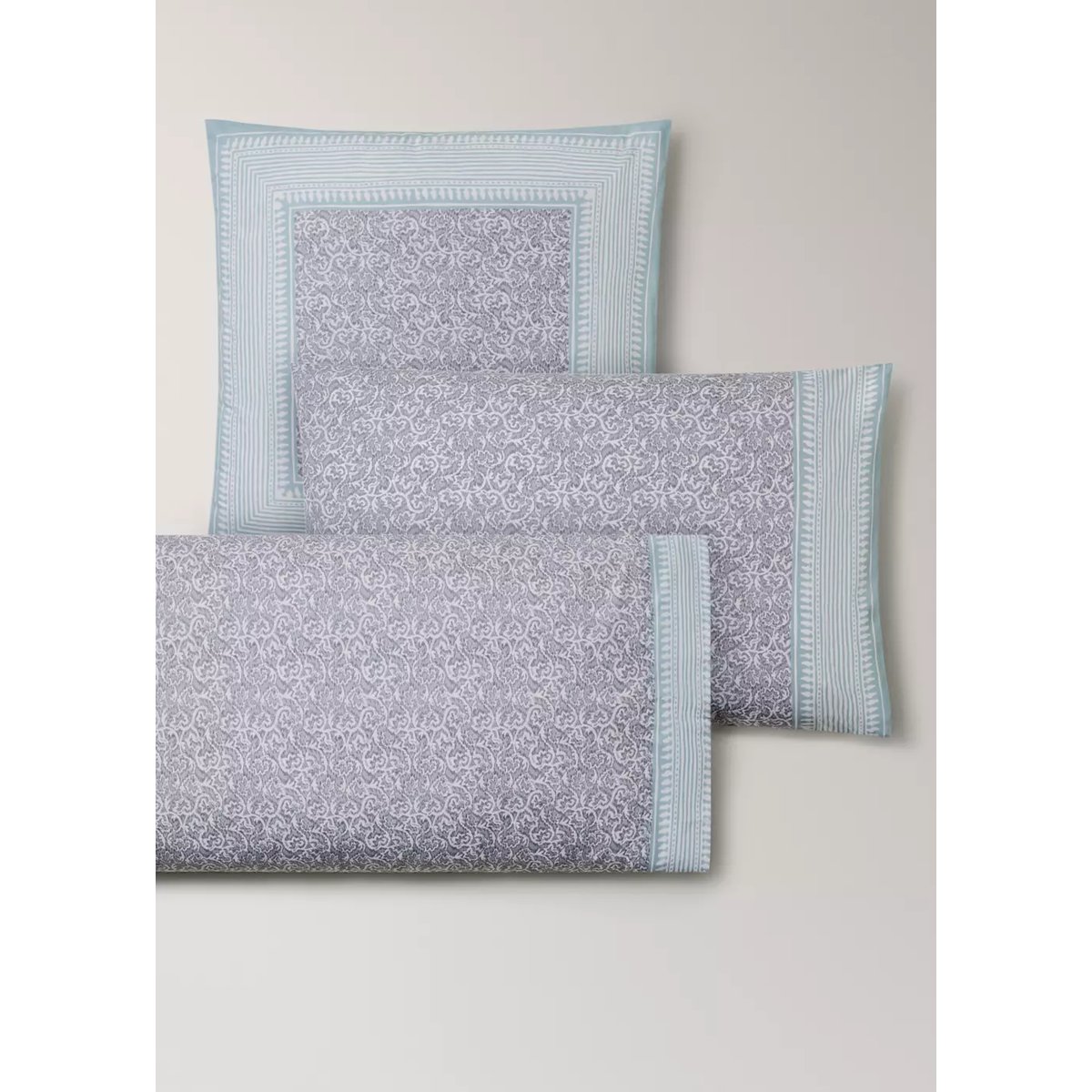 Deux taies d’oreiller en coton percale à fleur décorative avec bordure à rayures 60×60 cm gris clair/pastel, MANGO HOME