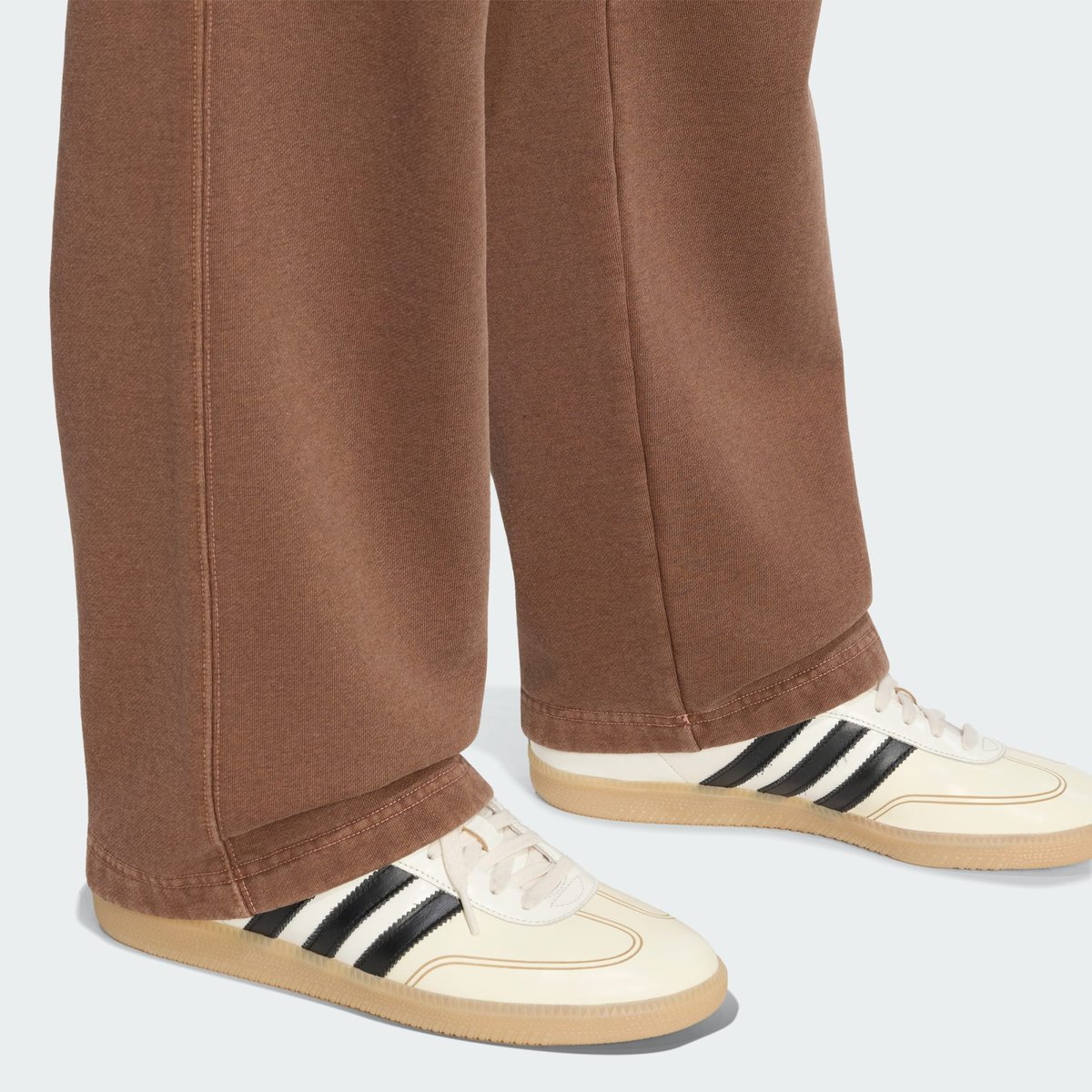 Pantalon Ourlet Ouvert Délavé Trèfle Essentials Pantalon Ourlet Ouvert Délavé Trèfle Essentials preloved brown, adidas Originals