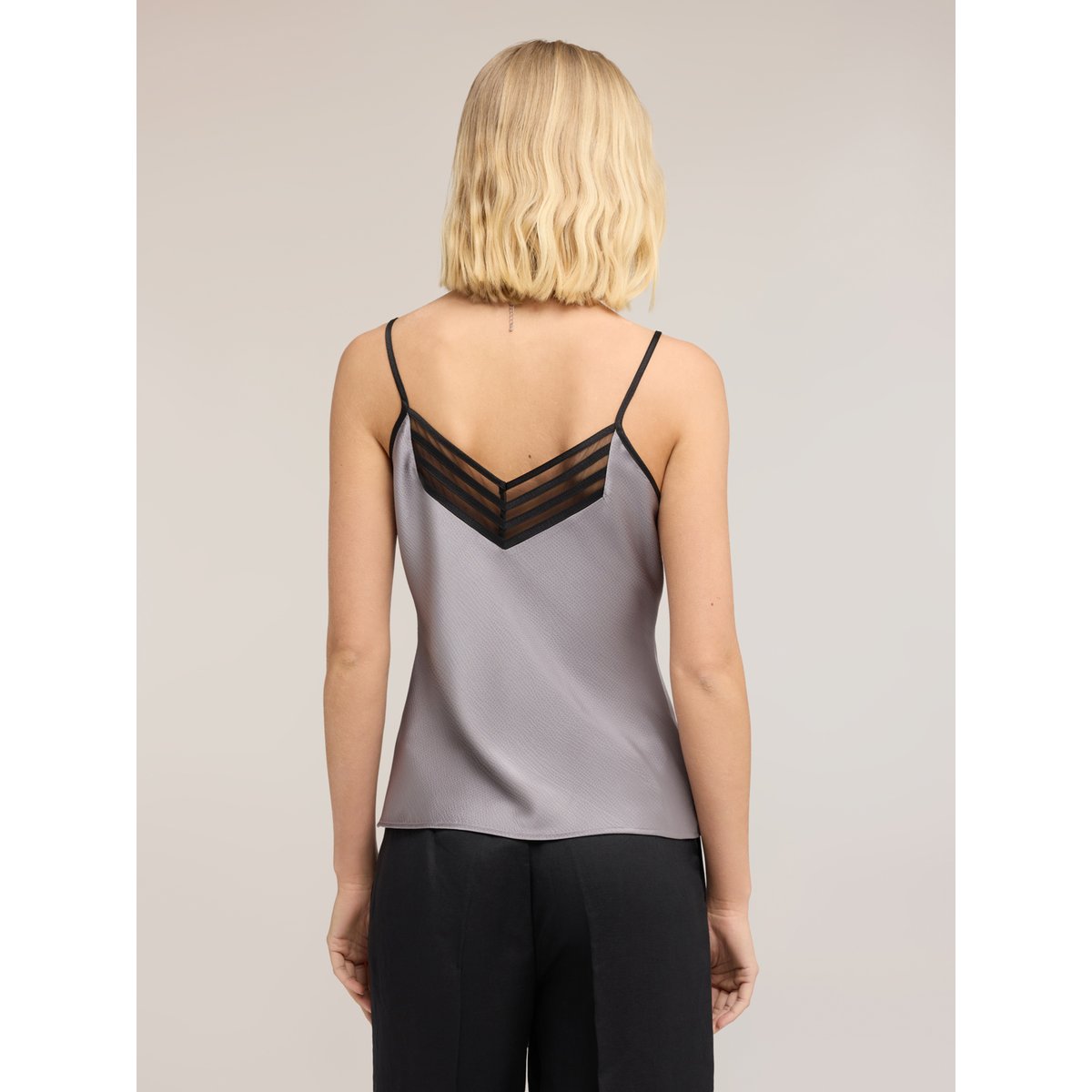 Haut en satin avec bordure en tulle gris, MOTIVI