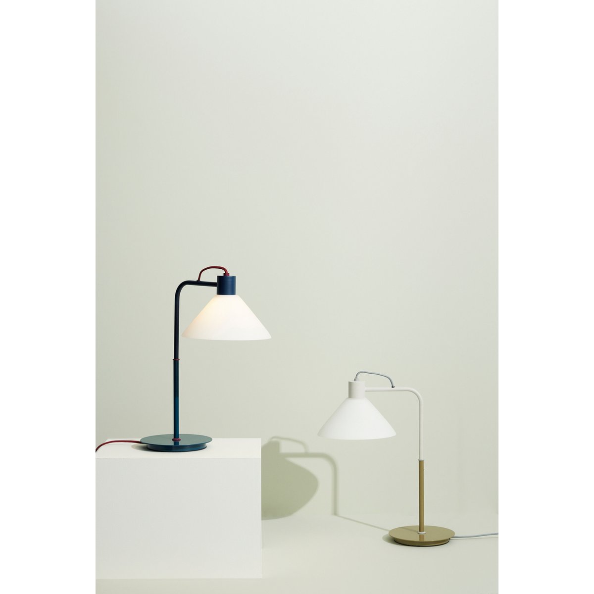 Lampe de table en fer et verre SPOT bleu, HUBSCH