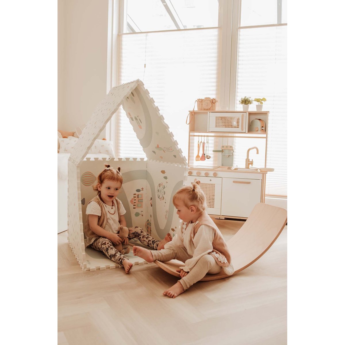 play&go - tapis puzzel, boîte de rangement & mini maison - village multicolor, PLAY ET GO