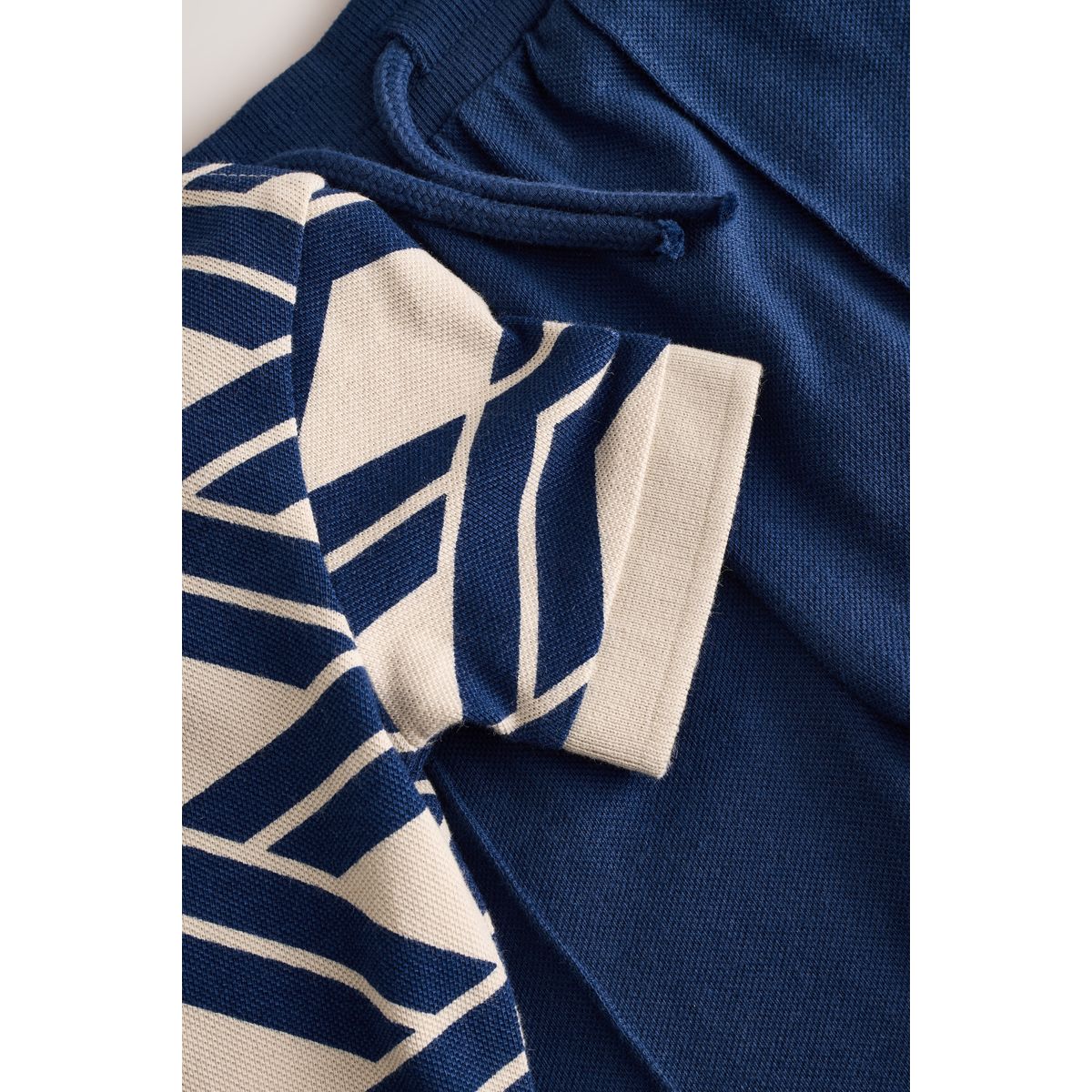 Ensemble polo à manches courtes et short impression abstraite bleue, NEXT